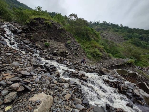 728豪雨扇平林道損毀照片1