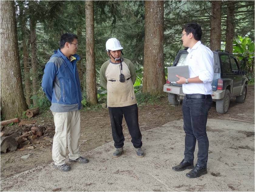 圖2. 作業現場檢視與作業人員訪談也是重要稽核項目。驗證稽核項目繁多，對國內小規模森林經營者是項挑戰，需仰賴專家輔導協助。