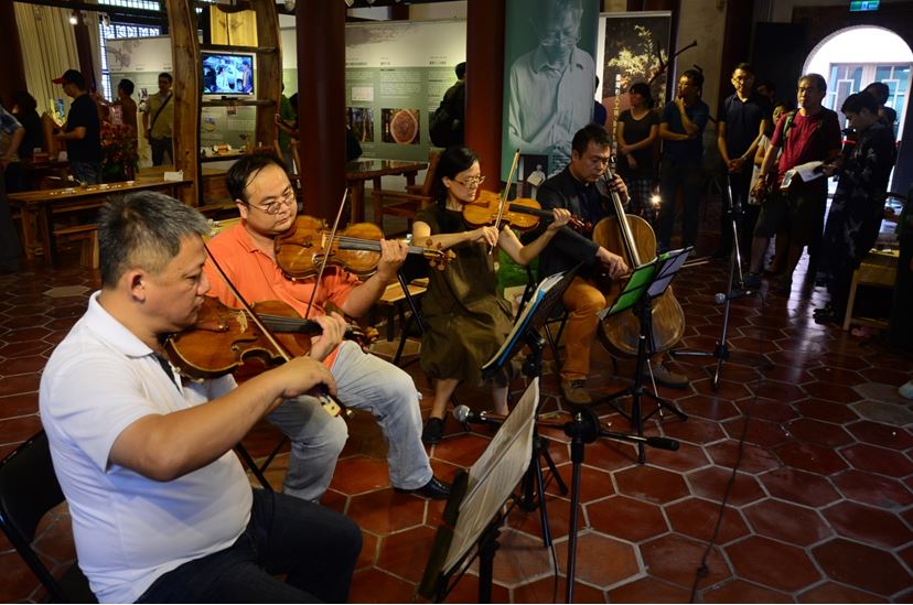 國內首度以臺灣杉為材料製作的小提琴，並於開幕式公開演奏。