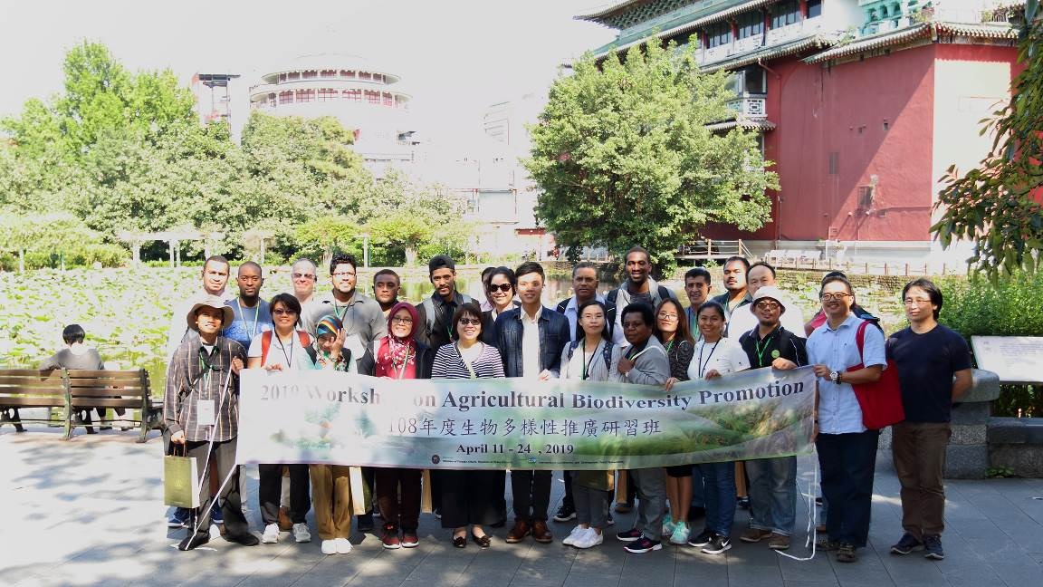 國合會訪賓與臺北植物園人員合照。
