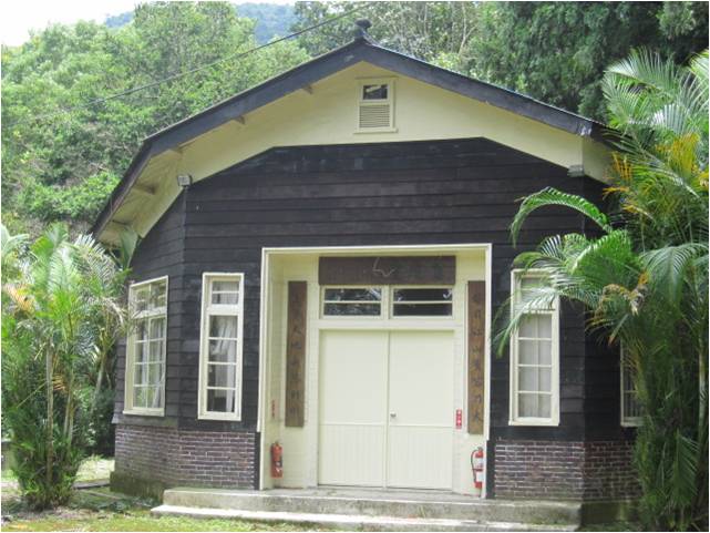 圖3.自慶堂現況，內部現有展示扇平歷史相片