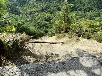 福山植物園聯外道路4.8K下邊坡崩塌深度達100公尺